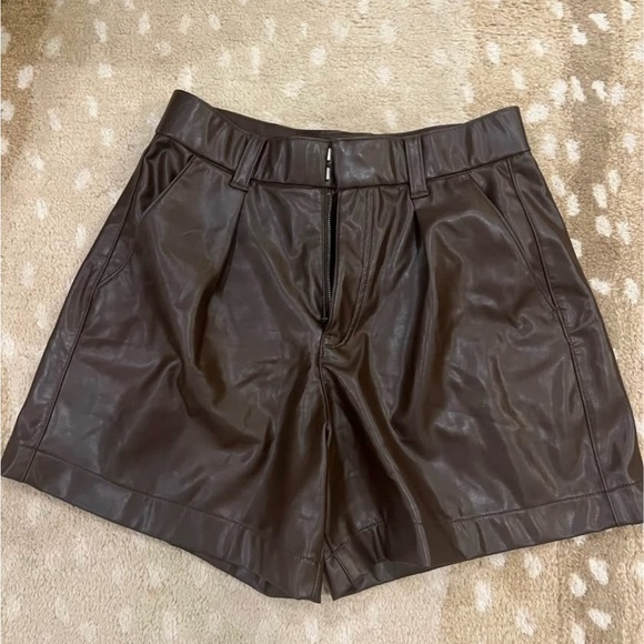Abercrombie & Fitch Chocolate Brown Pleated Vegan Leather Shorts Medium - Picture 3 of 6